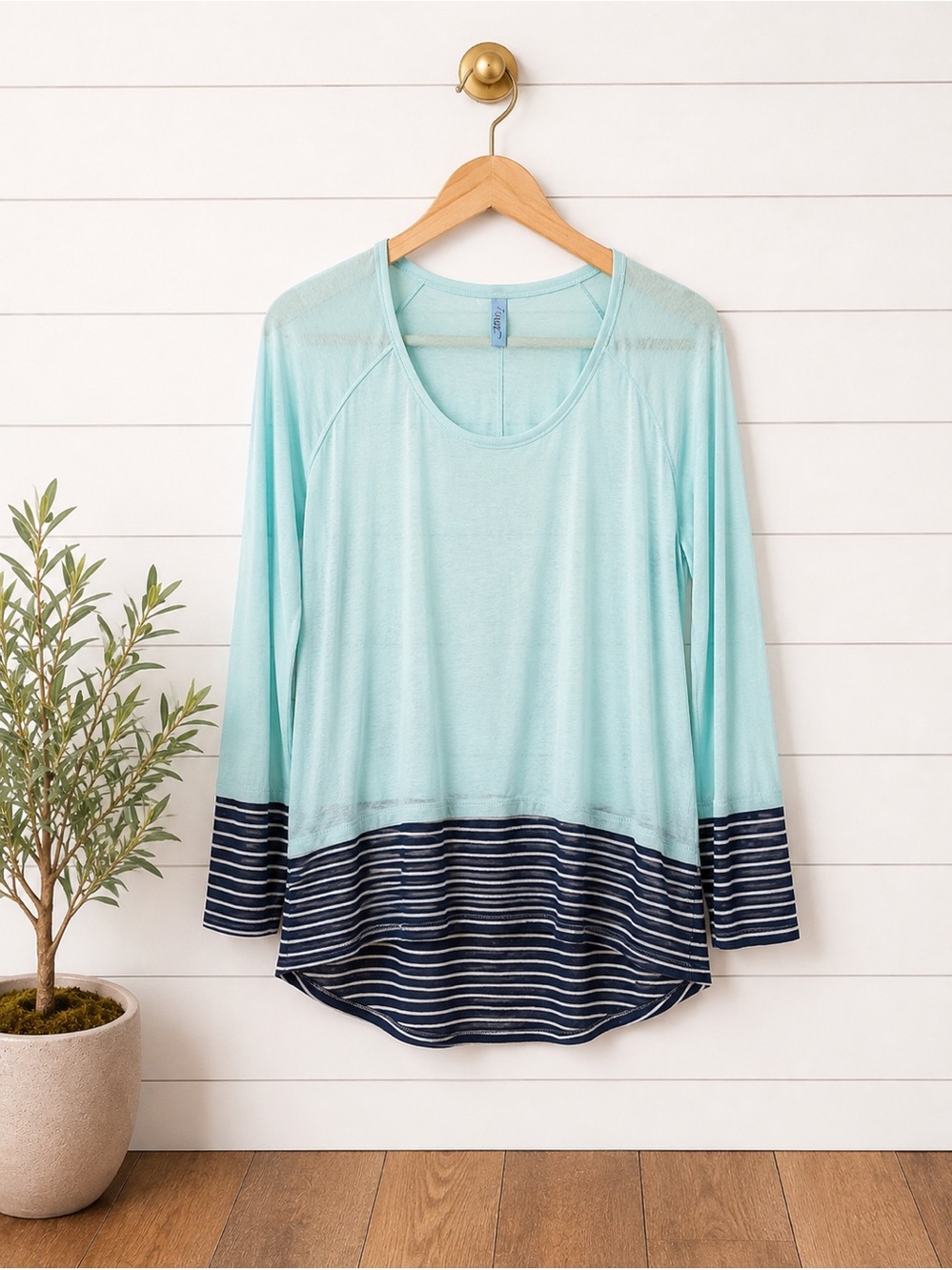 🩵 Loila Mint & Navy Striped Hem Tunic Top Large